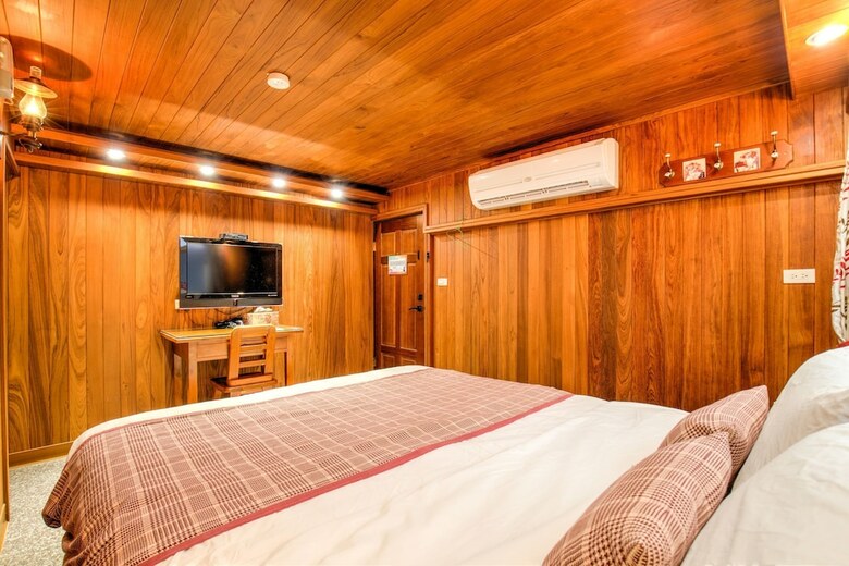 Bed & Breakfast Village Hostel