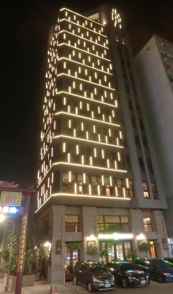 Old School - Central Land Hotel