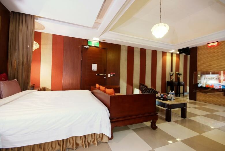 Hotel Q Motel