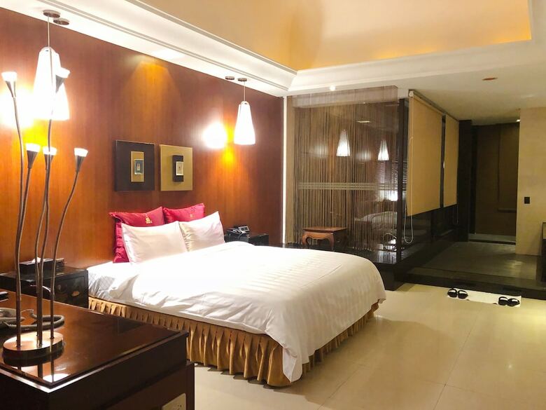 Hotel Q Motel