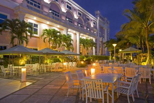 Hotel Le Beau Max Resort