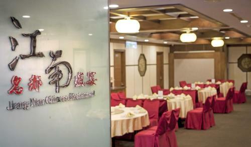 Hotel Le Beau Max Resort