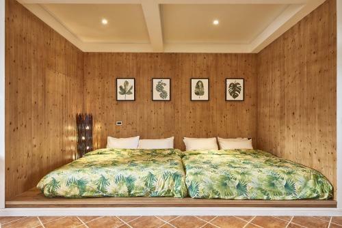 Bed & Breakfast Noir Home