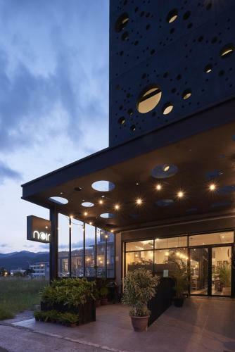 Bed & Breakfast Noir Home