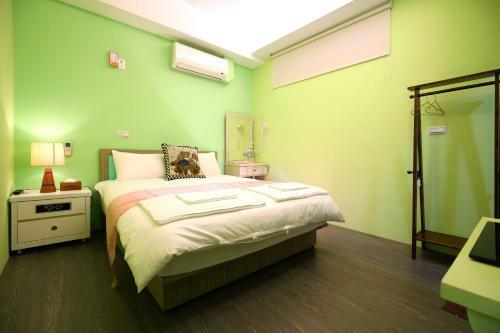 Xincheng Old Street B&B