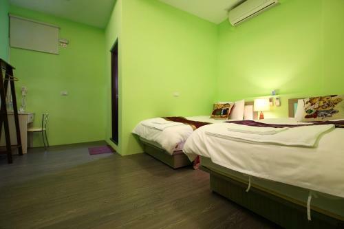 Xincheng Old Street B&B