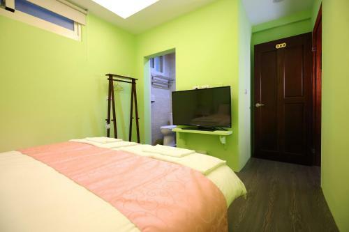 Xincheng Old Street B&B