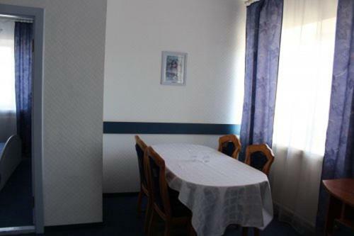 Hotel Zhovtnevyi