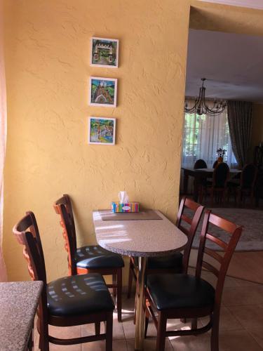 Hostal Family Cottage