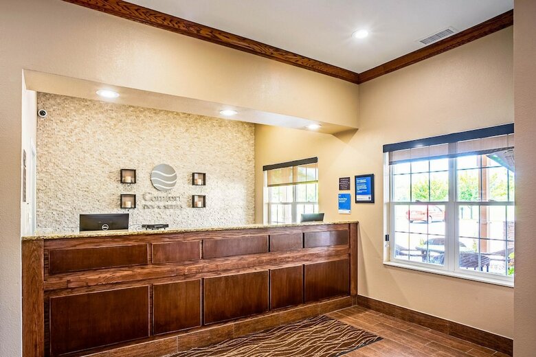 Hotel Comfort Inn & Suites