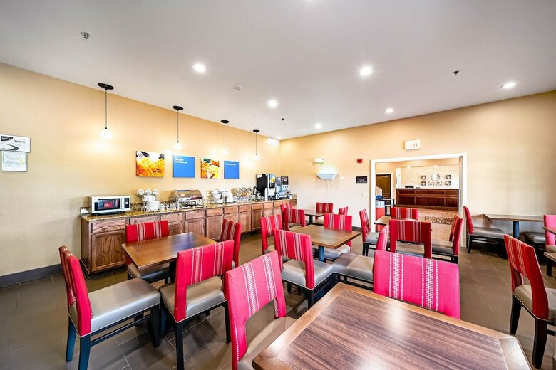Hotel Comfort Inn & Suites