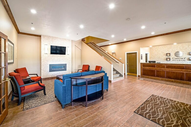 Hotel Comfort Inn & Suites