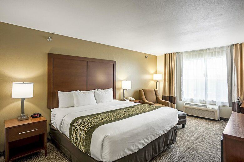 Hotel Comfort Inn & Suites