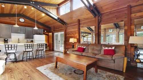 Muskrat 2 Three-bedroom Home