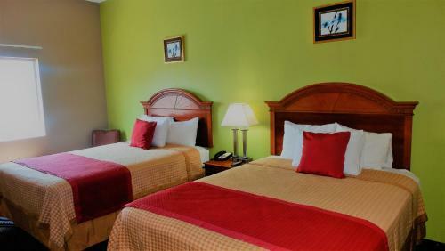 Hotel Oak Tree Inn & Suites