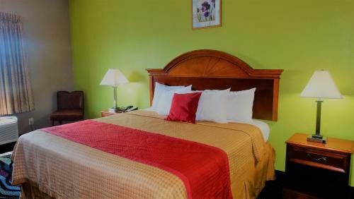 Hotel Oak Tree Inn & Suites