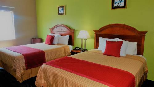 Hotel Oak Tree Inn & Suites