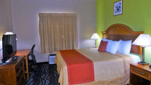 Hotel Oak Tree Inn & Suites