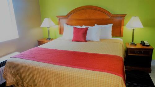 Hotel Oak Tree Inn & Suites