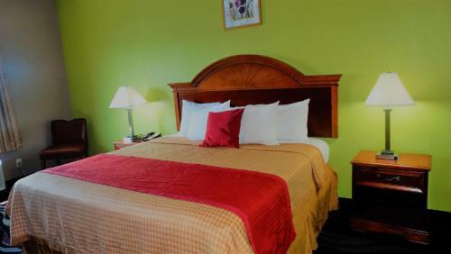 Hotel Oak Tree Inn & Suites