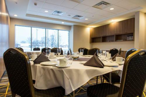 Holiday Inn Hotel & Suites - Mount Pleasant