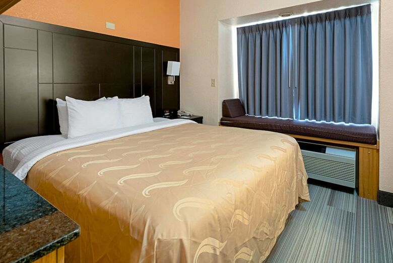 Hotel Quality Inn & Suites