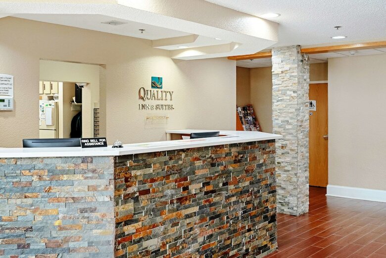 Hotel Quality Inn & Suites
