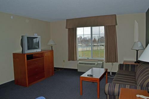 Hotel Paola Inn And Suites