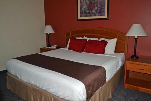 Hotel Paola Inn And Suites