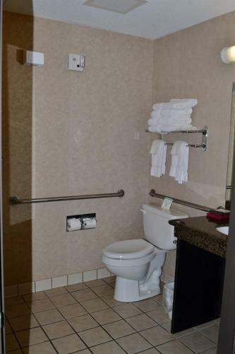Hotel Paola Inn And Suites