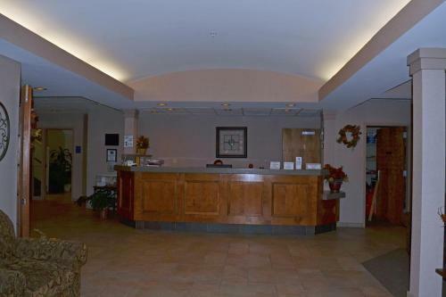Hotel Paola Inn And Suites