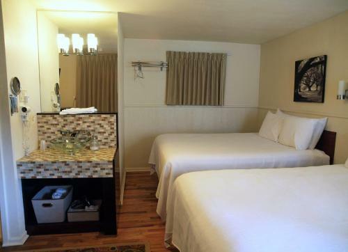 The Crest Motel