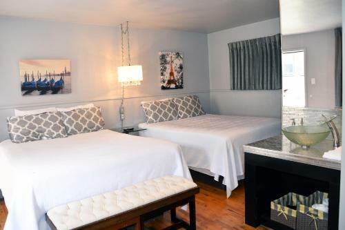 The Crest Motel