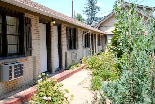The Crest Motel