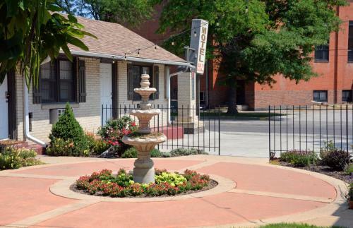 The Crest Motel