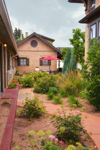 The Crest Motel