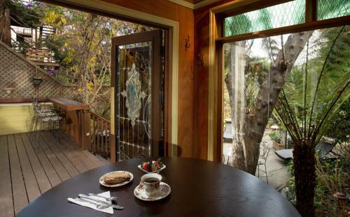 Noe's Nest Bed And Breakfast