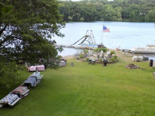 Stonewall House Lakeside Suite
