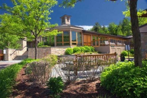 Pet Friendly Pines At Topnotch