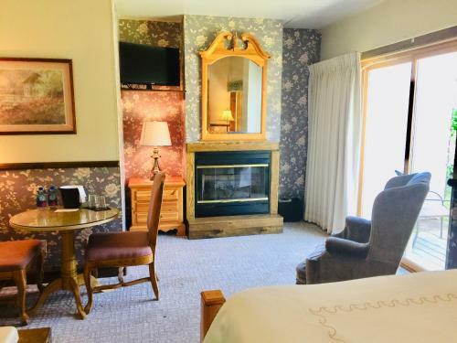 Posada Afton House Inn