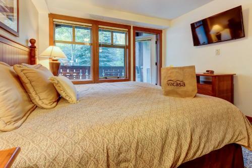 Eagle Springs East 207: Resting Moose Suite