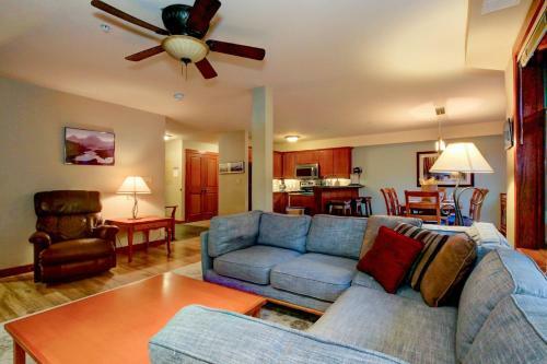 Eagle Springs East 207: Resting Moose Suite