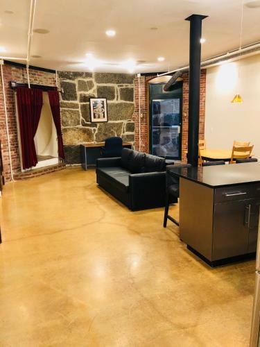 Awesome Lower Level Apartment Near Boston