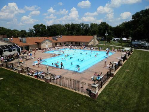 Sunset Lakes Rv Resort