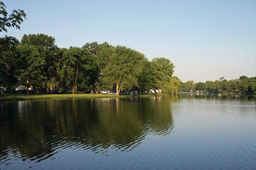Sunset Lakes Rv Resort