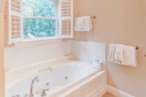 1006 Crooked Oaks Lane