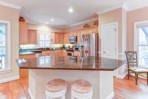 1006 Crooked Oaks Lane
