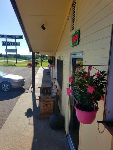 Thunderbird Motel