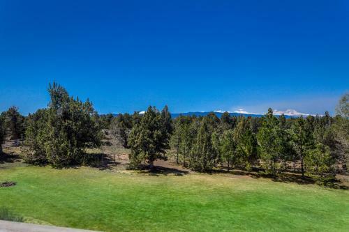 Bend Mountain View Retreat