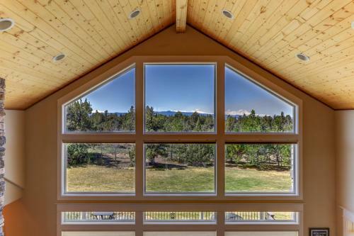 Bend Mountain View Retreat